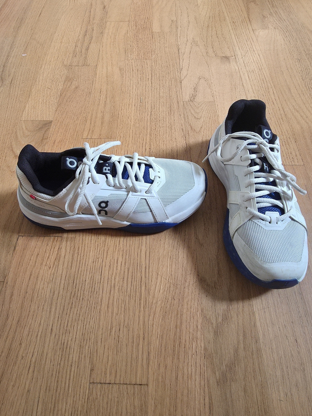 On The Roger Running Youth 3.5 White & Blue Performance Trainer